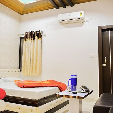 Hotel Shree Dwarkadhish Palace Udždžain Exteriér fotografie