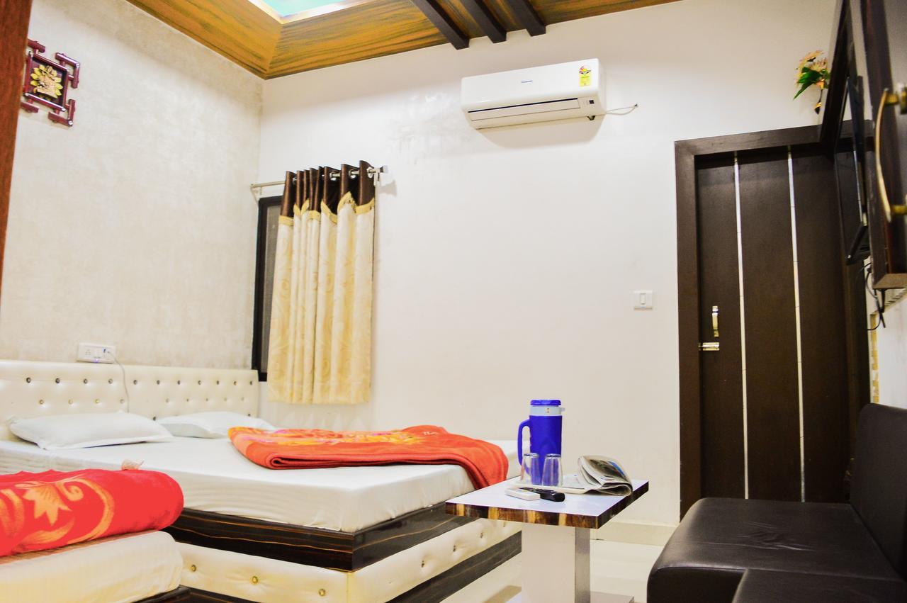 Hotel Shree Dwarkadhish Palace Udždžain Exteriér fotografie