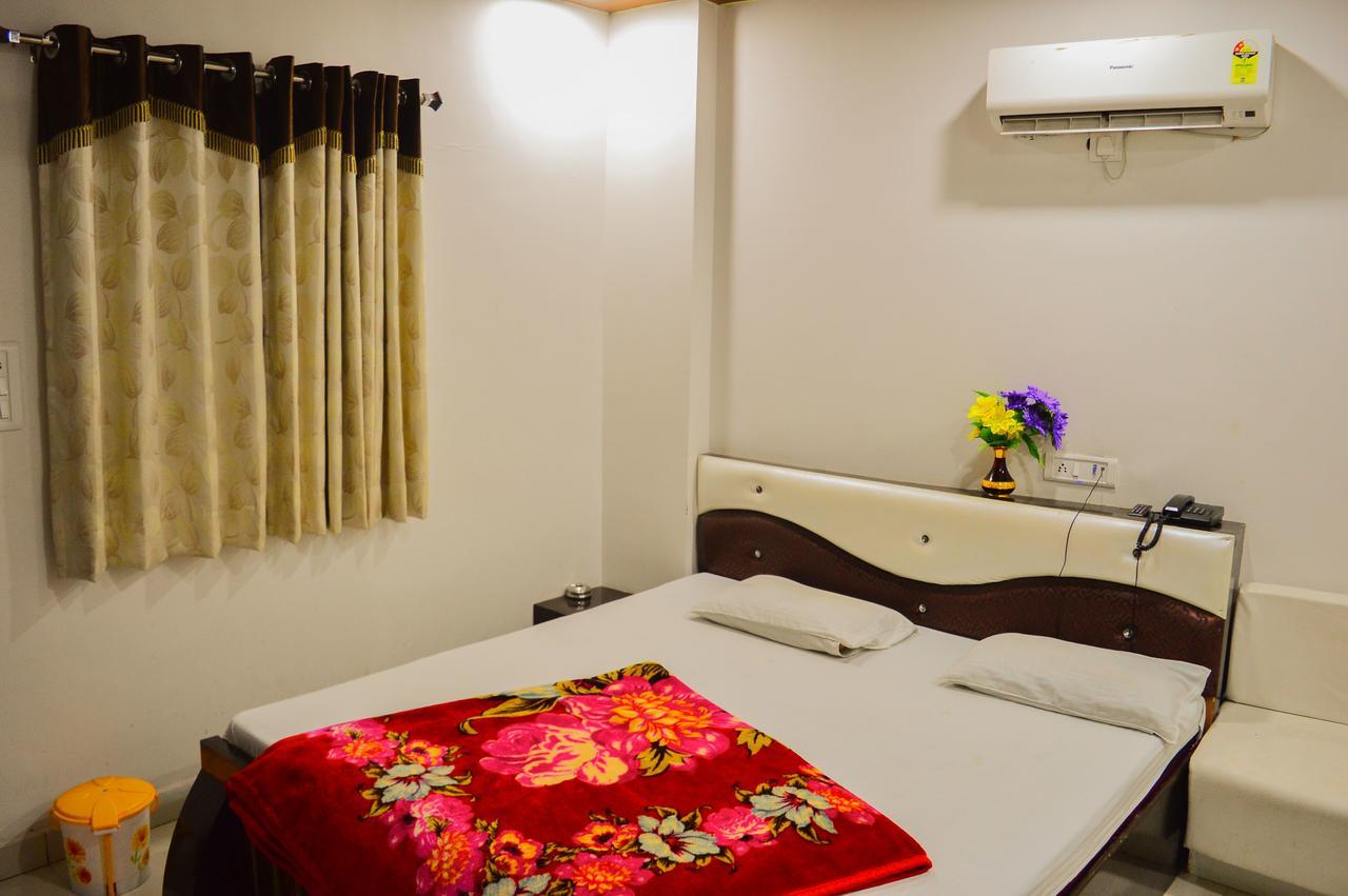 Hotel Shree Dwarkadhish Palace Udždžain Exteriér fotografie